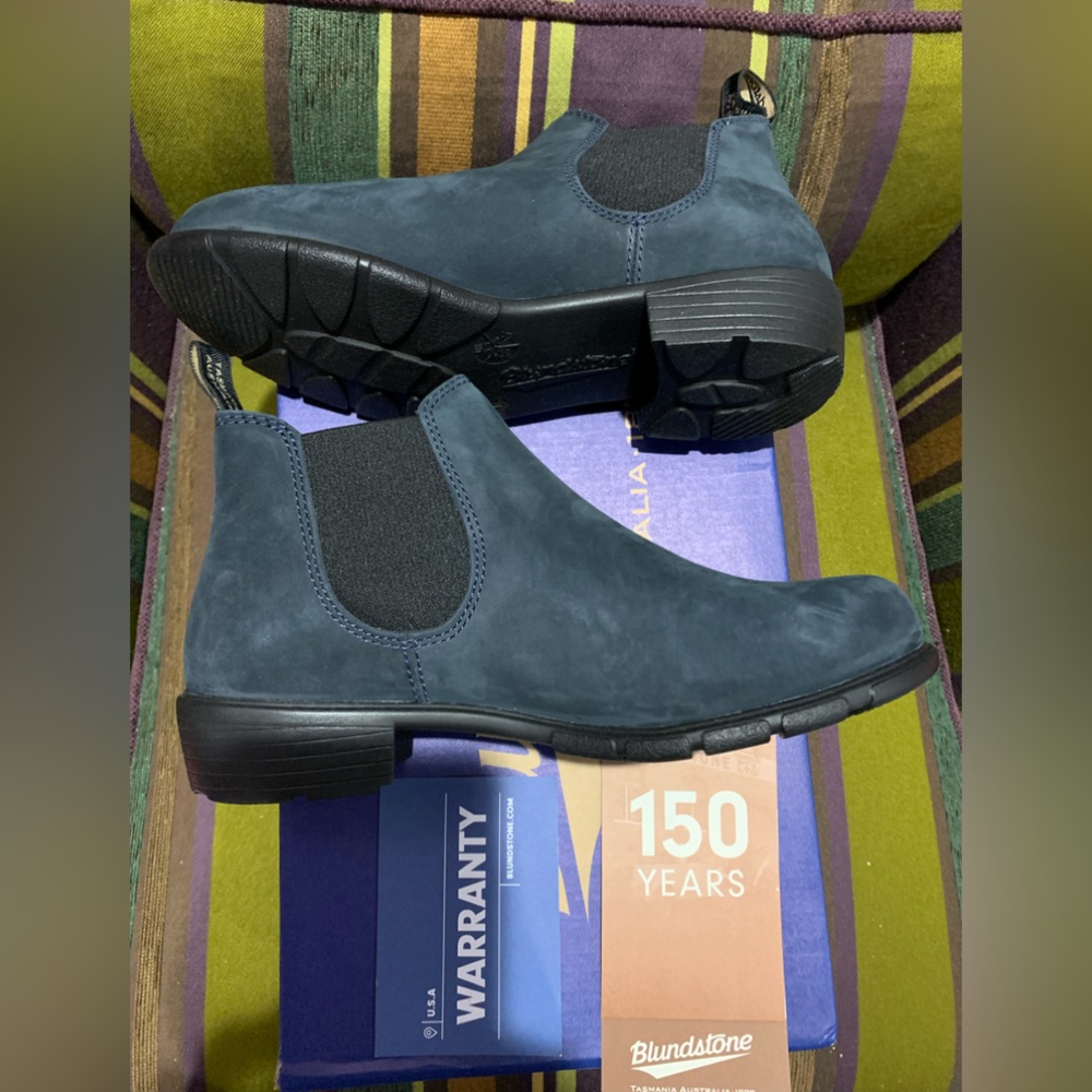 Blundstone nwt new in box bl1975 1975 suede leather boots AU 5.5 women's 8.5